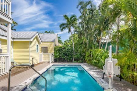 Marc Chagall- Heated Pool At Galleria #14 Apartment Key West