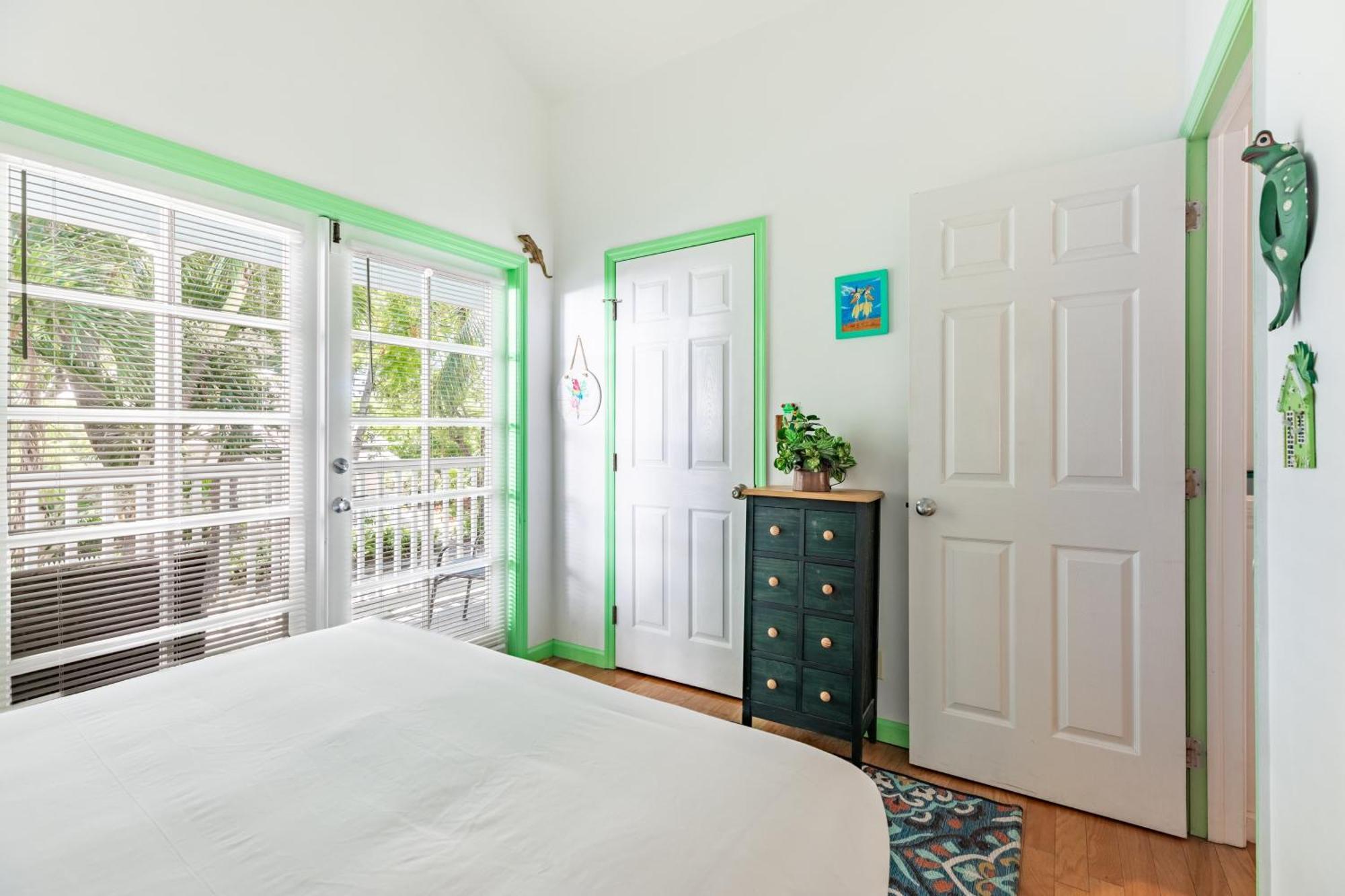 Southard Getaway By Avantstay W Covered Patio Great Location Shared Pool Week Long Key West