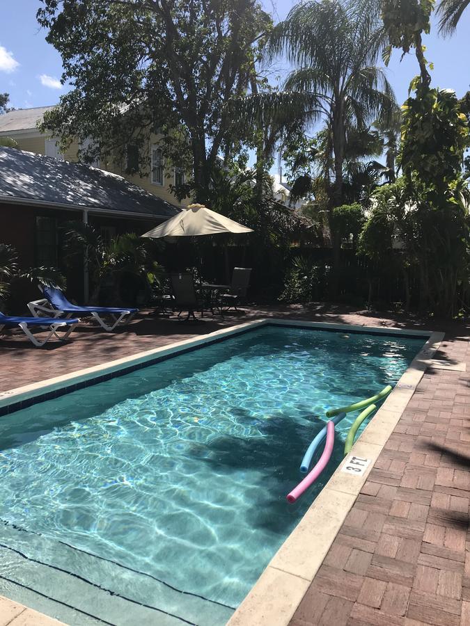 New Orleans House - Gay Male Adult Guest house Key West