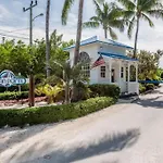 Welcome To The Pelican Lodge !