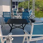 Aqua Lodges At Hurricane Hole Marina