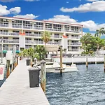 Eleuthera - 2X2 Fully Updated Old Town Waterfront Corner Condo