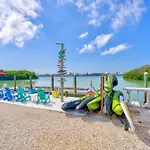 Cabins At Bonefish Bay