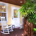 Travelers Palm Inn