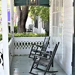 Simonton Court Historic Inn & Cottages