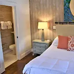 Simonton Court Historic Inn & Cottages