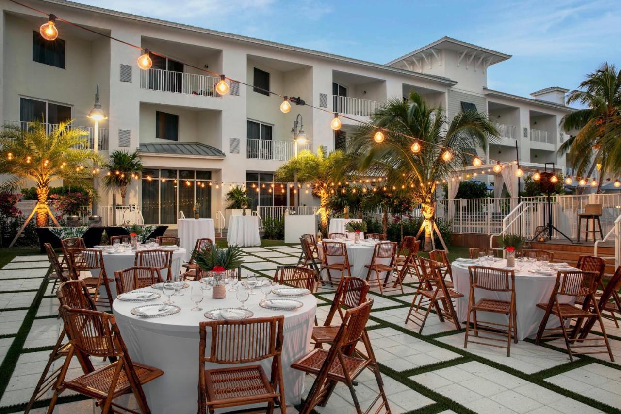 Courtyard By Marriott Faro Blanco Hotel