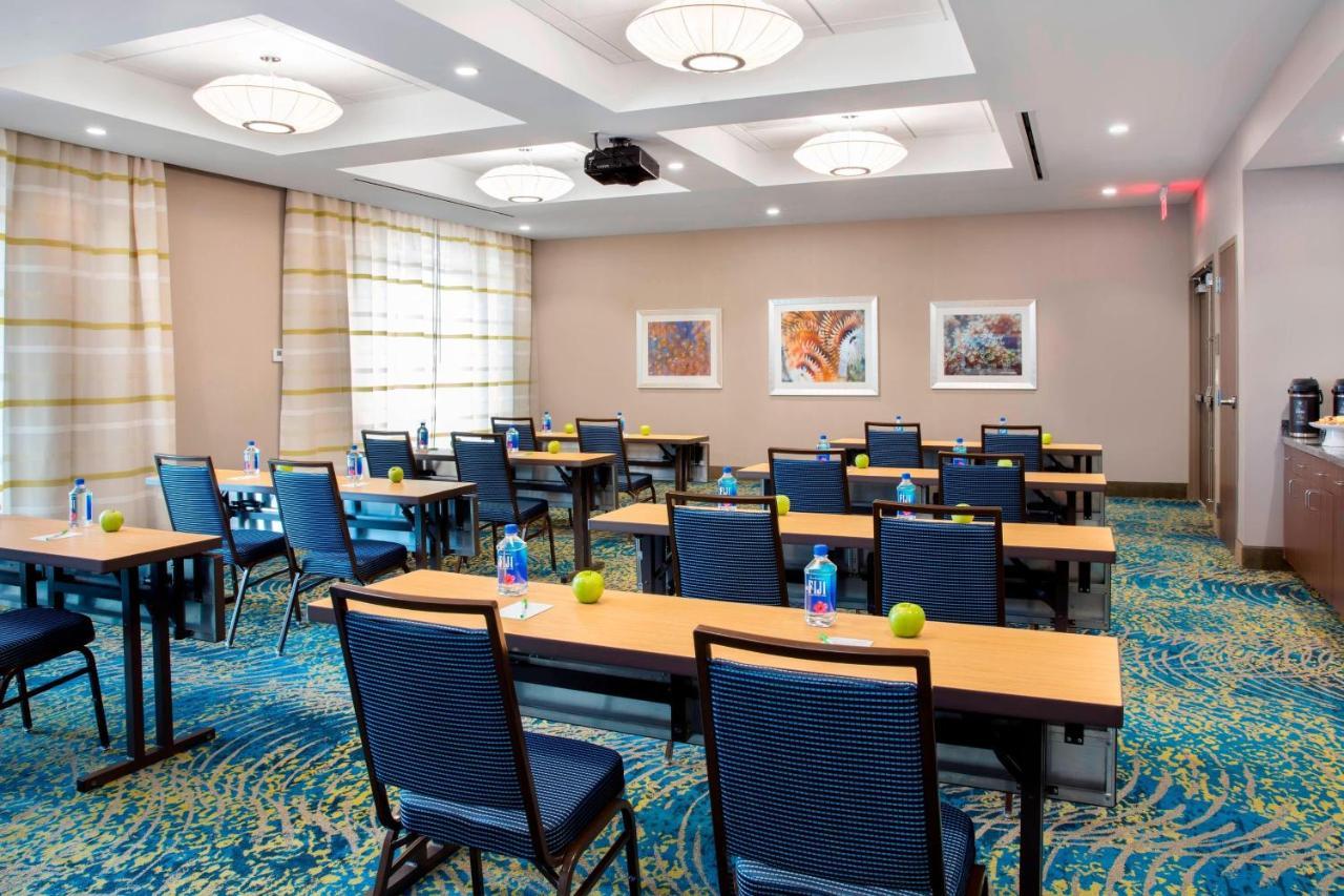 Courtyard By Marriott Faro Blanco Hotel