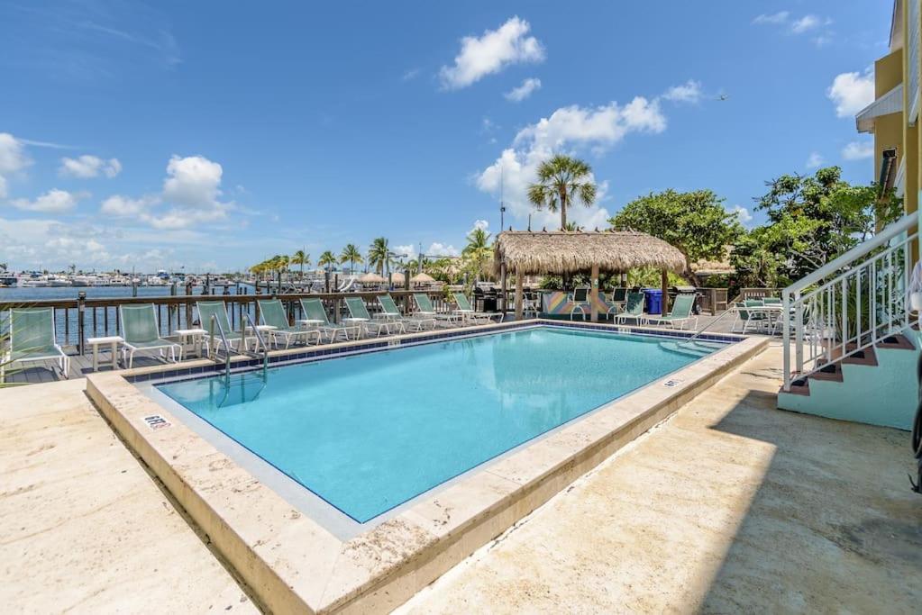 Eleuthera - 2x2 Fully Updated Old Town Waterfront Corner *
