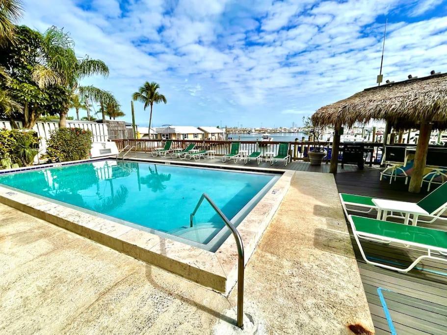 St John - Downtown Waterfront Penthouse Pool Parking Dock