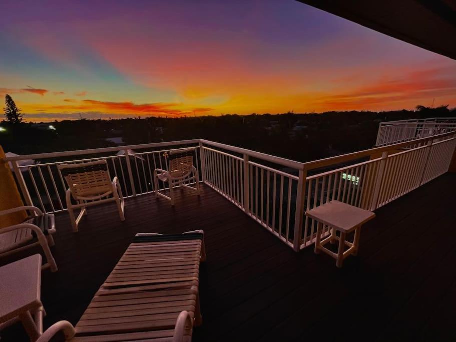 St John - Downtown Waterfront Penthouse Pool Parking Dock Holiday home