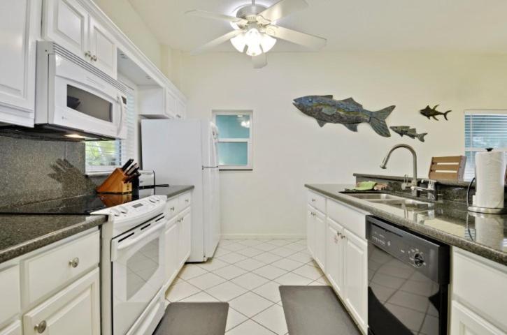 Little Bay Lower Apartment *