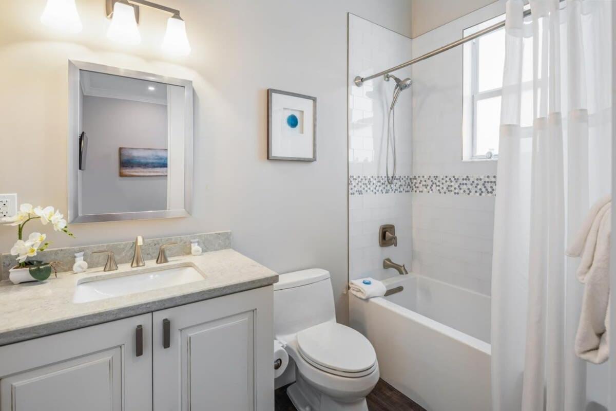 Aquaria House -pool & Boat Dock Holiday home *