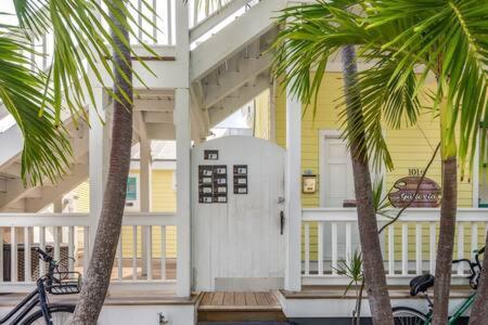 Marc Chagall- Heated Pool At Galleria #14 Apartment Key West