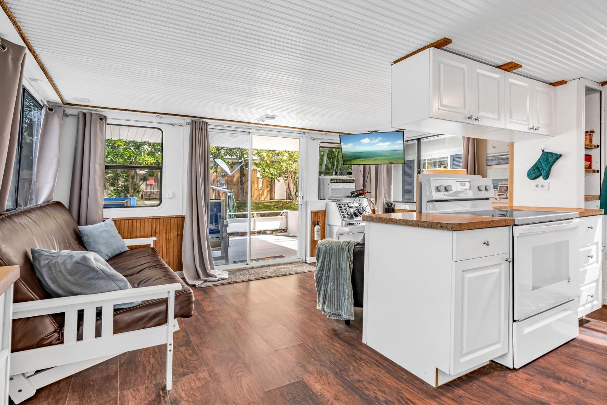 Treasure Harbor Hotel Islamorada