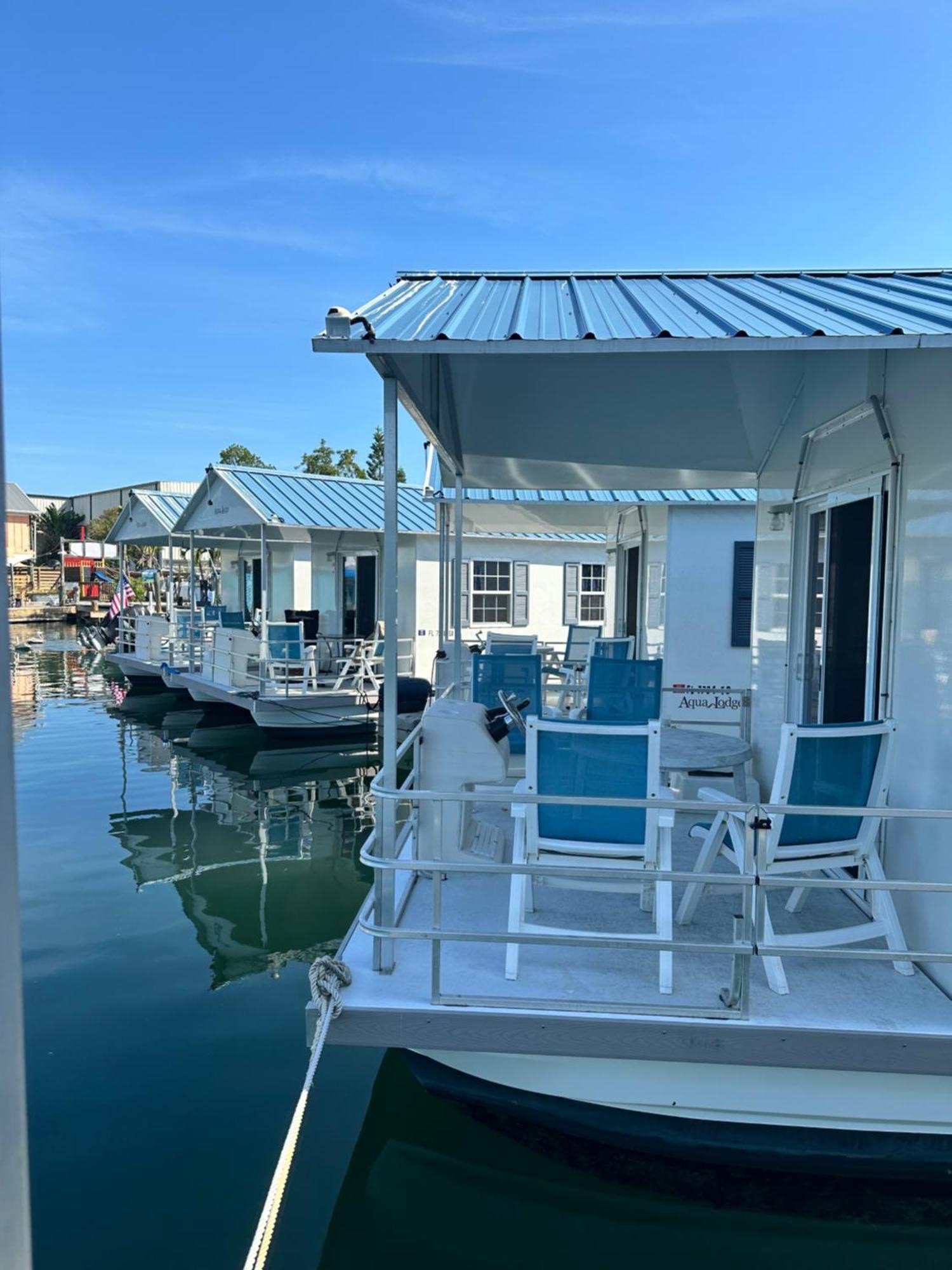 Hotel Aqua At Hurricane Hole Marina 3*