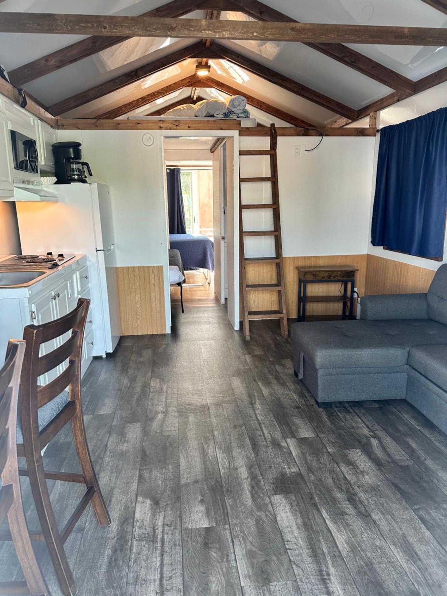 Hotel Aqua At Hurricane Hole Marina 3*