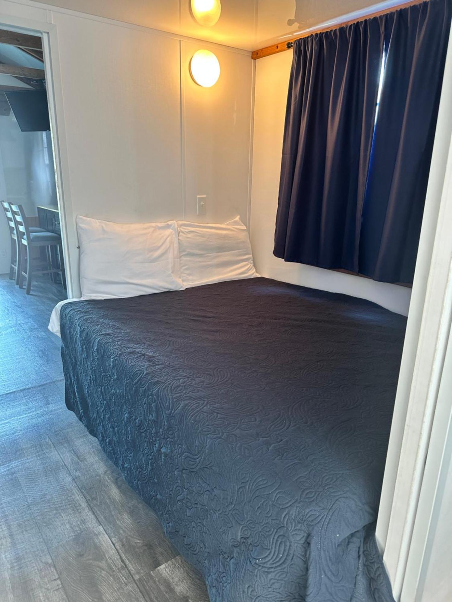 Aqua At Hurricane Hole Marina Hotel 3*