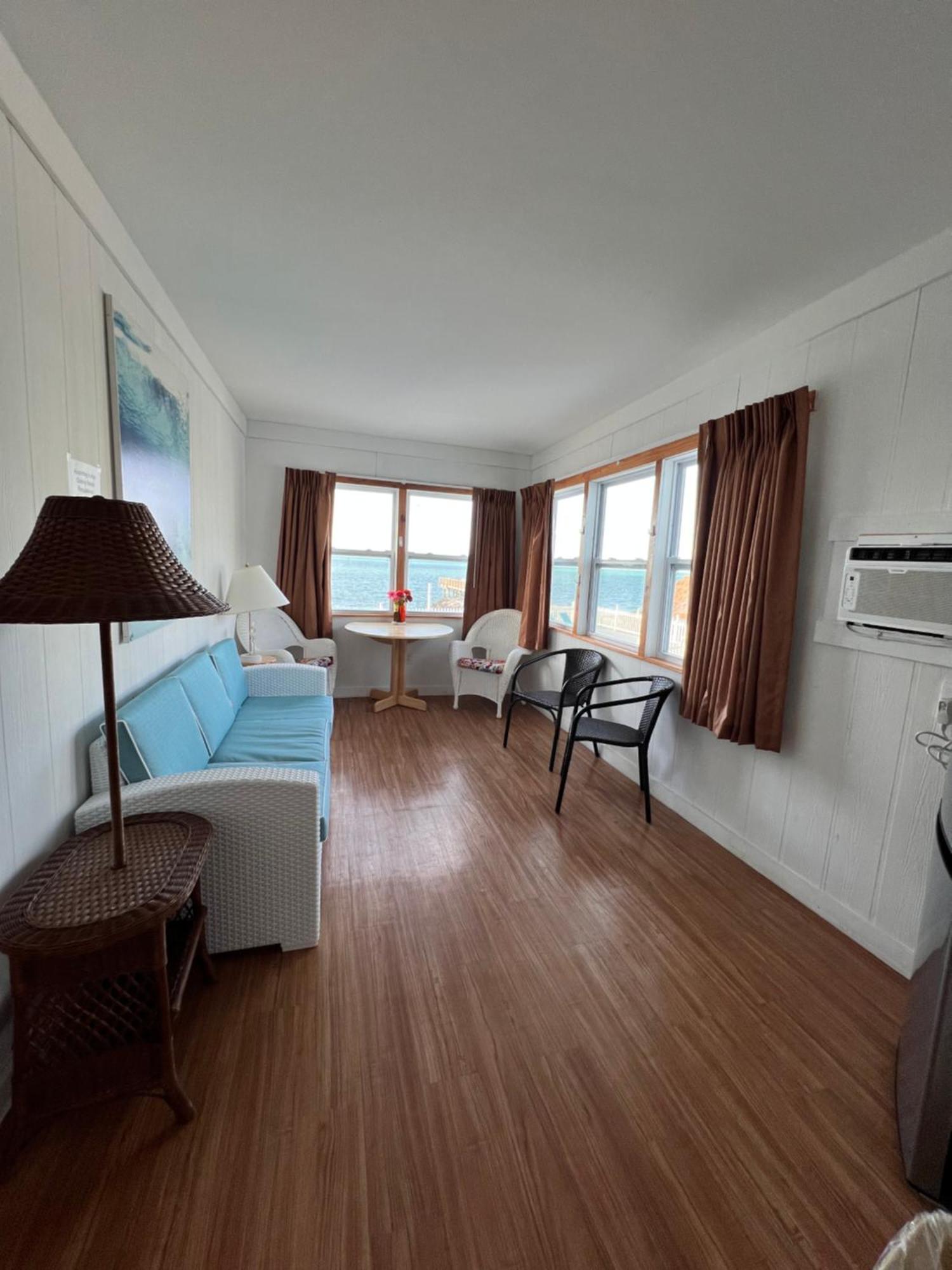 Buccaneer Quarters And 2*