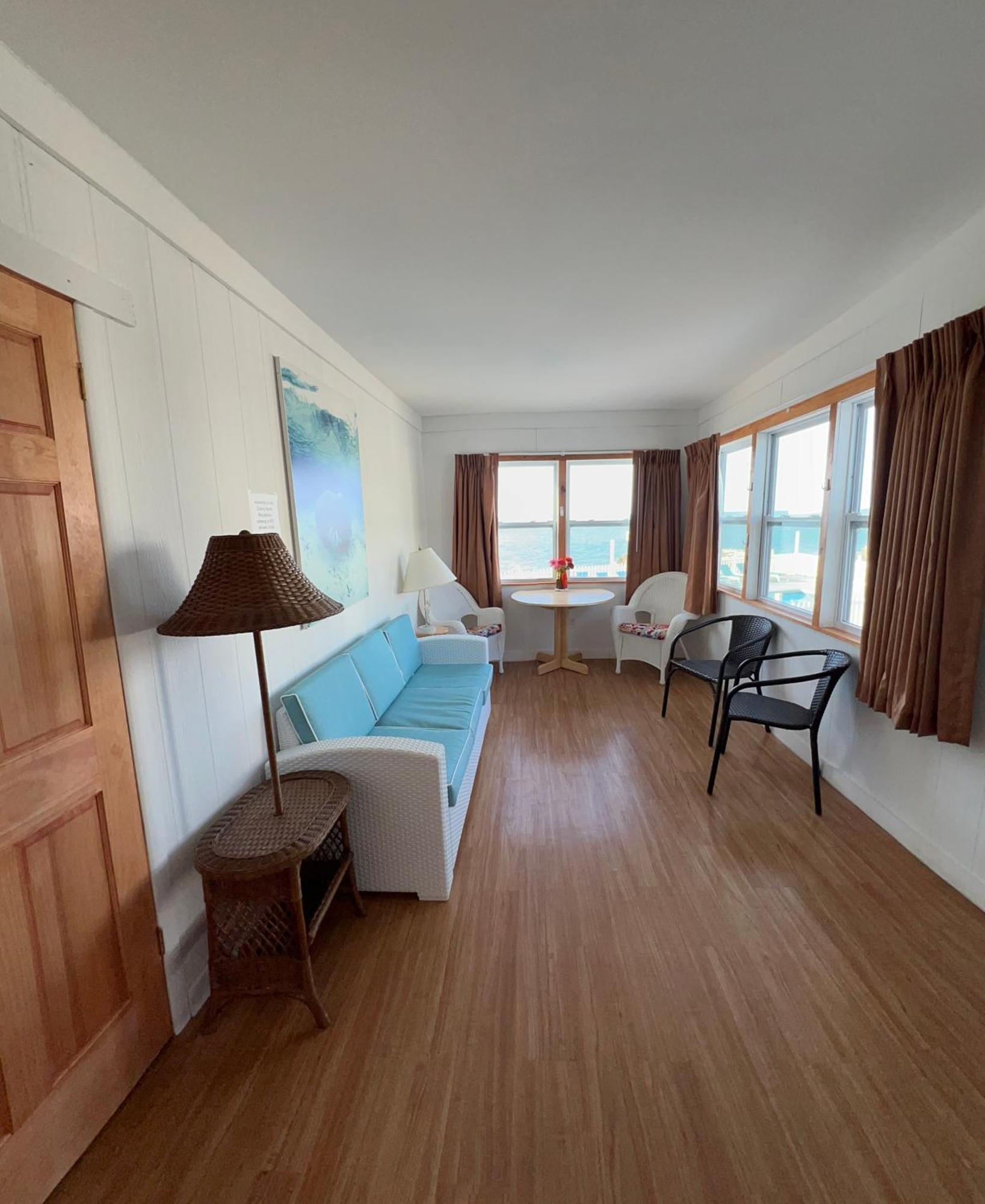 Buccaneer Quarters And Motel 2*