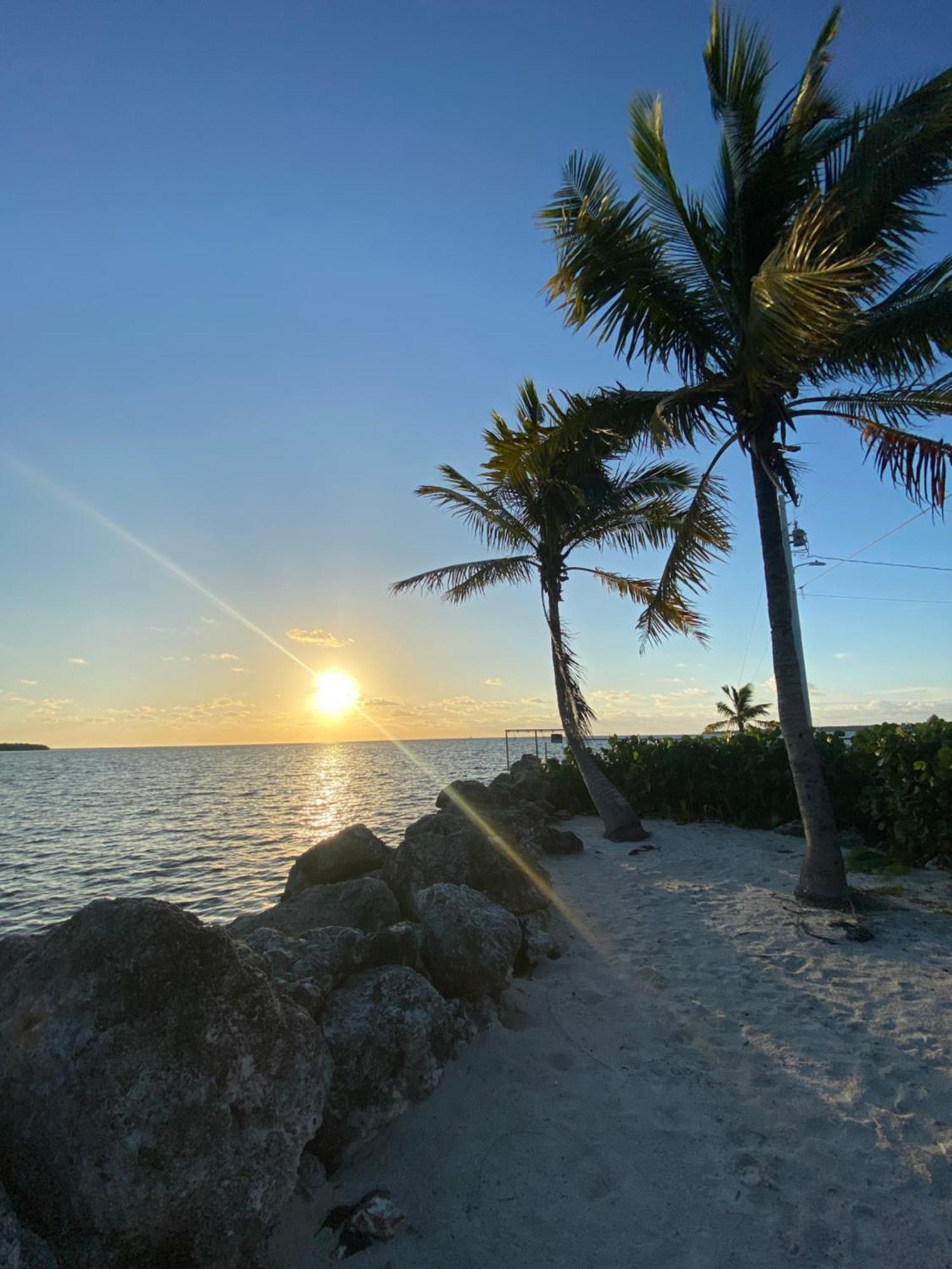 Vacay Vibes-2 Pools, Beach, Pickleball, Coffee Bar, Food Truck
