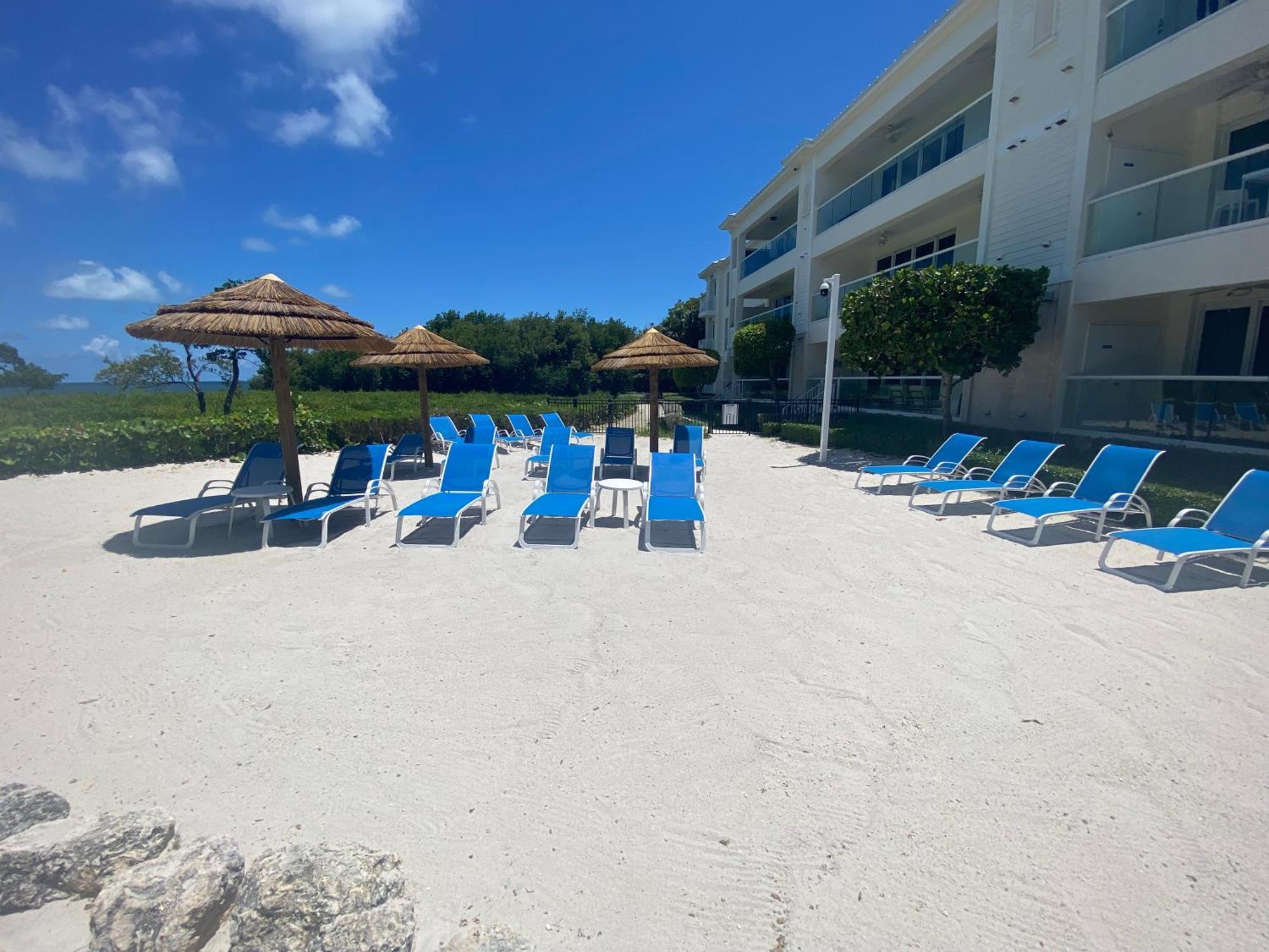 Holiday home Vacay Vibes-2 Pools, Beach, Pickleball, Coffee Bar, Food Truck