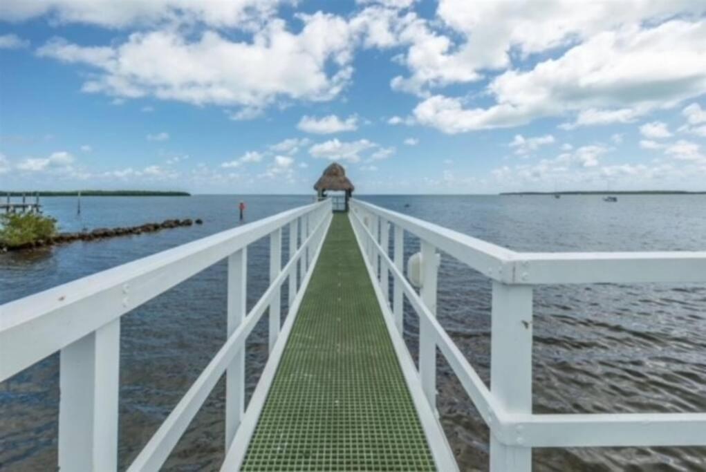 Holiday home Vacay Vibes-2 Pools, Beach, Pickleball, Coffee Bar, Food Truck