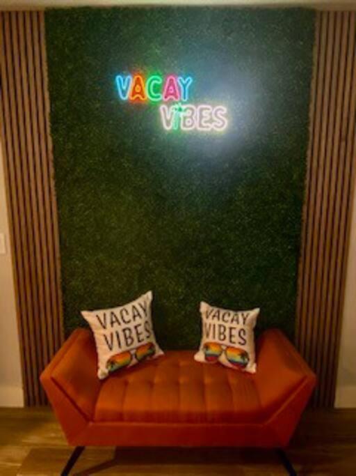 Holiday home Vacay Vibes-2 Pools, Beach, Pickleball, Coffee Bar, Food Truck