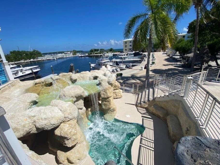 Vacay Vibes-2 Pools, Beach, Pickleball, Coffee Bar, Food Truck