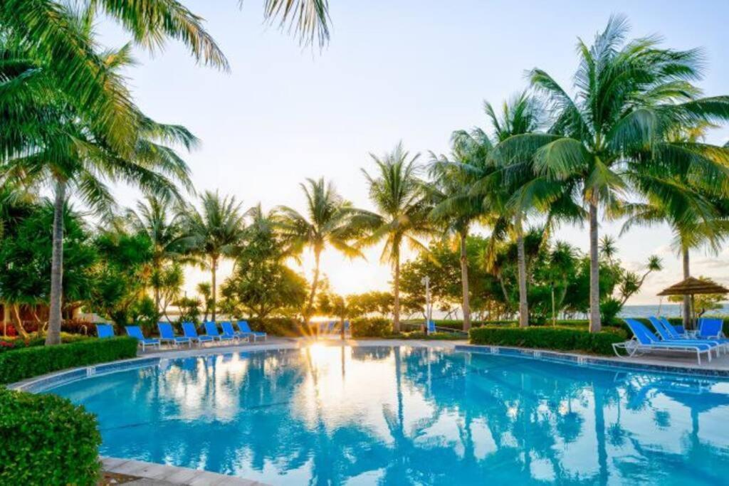 Vacay Vibes-2 Pools, Beach, Pickleball, Coffee Bar, Food Truck