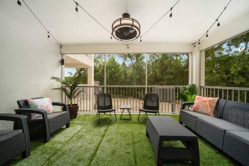 Vacay Vibes-2 Pools, Beach, Pickleball, Coffee Bar, Food Truck Key Largo