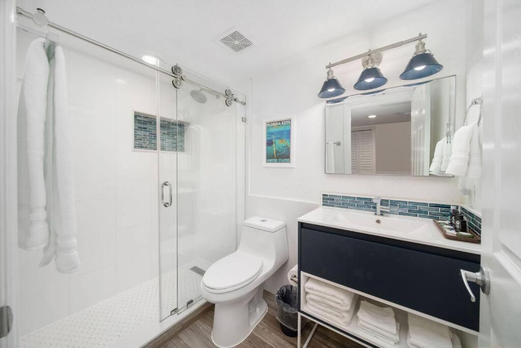 Holiday home Vacay Vibes-2 Pools, Beach, Pickleball, Coffee Bar, Food Truck