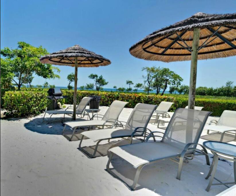 Holiday home Vacay Vibes-2 Pools, Beach, Pickleball, Coffee Bar, Food Truck *