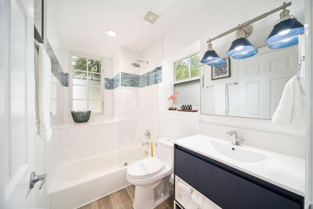 Holiday home Vacay Vibes-2 Pools, Beach, Pickleball, Coffee Bar, Food Truck *