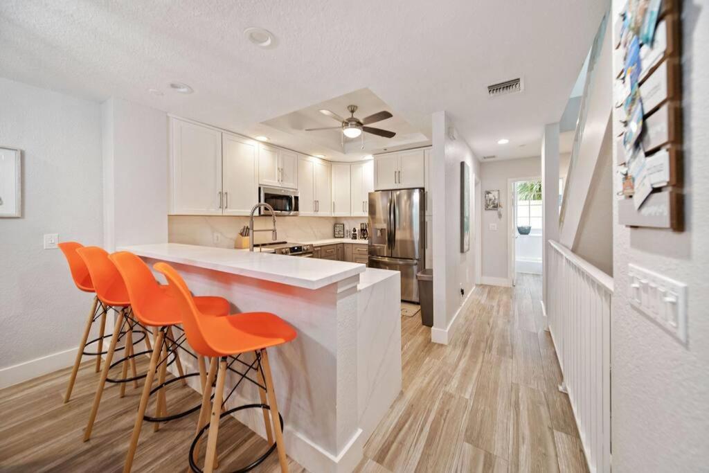 Vacay Vibes-2 Pools, Beach, Pickleball, Coffee Bar, Food Truck Key Largo