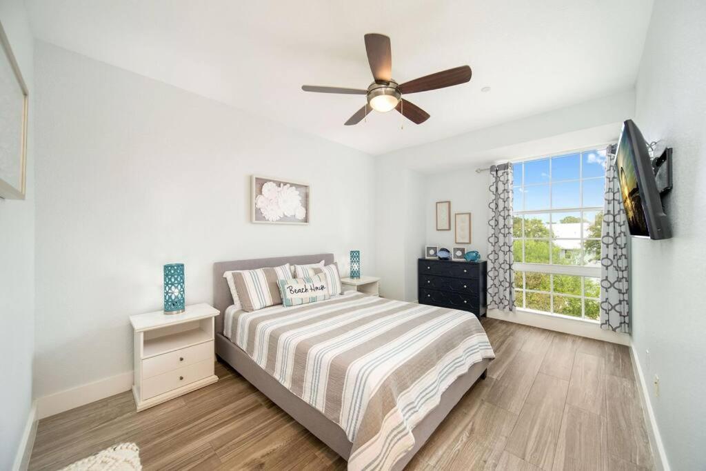 Holiday home Vacay Vibes-2 Pools, Beach, Pickleball, Coffee Bar, Food Truck