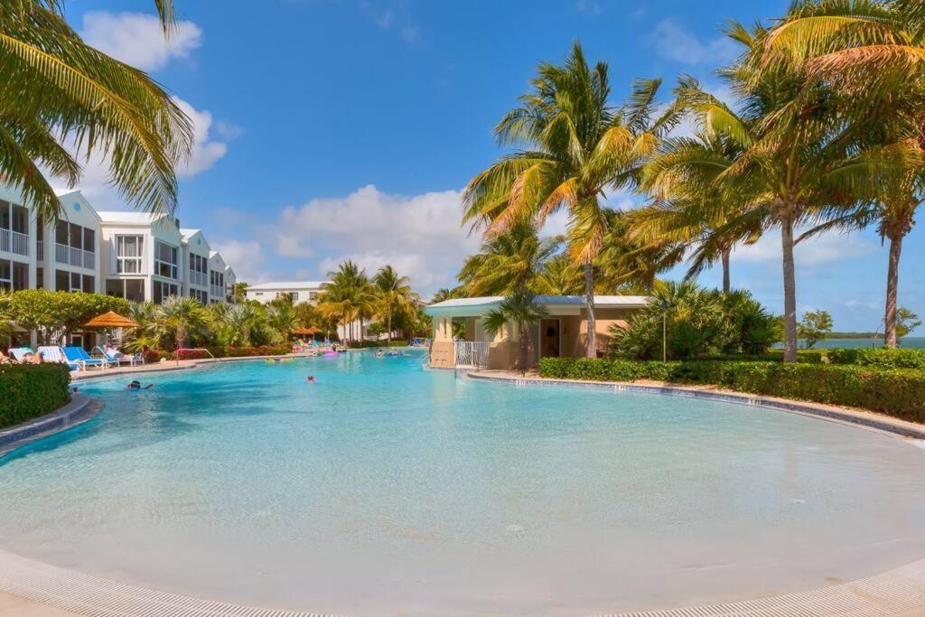 Vacay Vibes-2 Pools, Beach, Pickleball, Coffee Bar, Food Truck