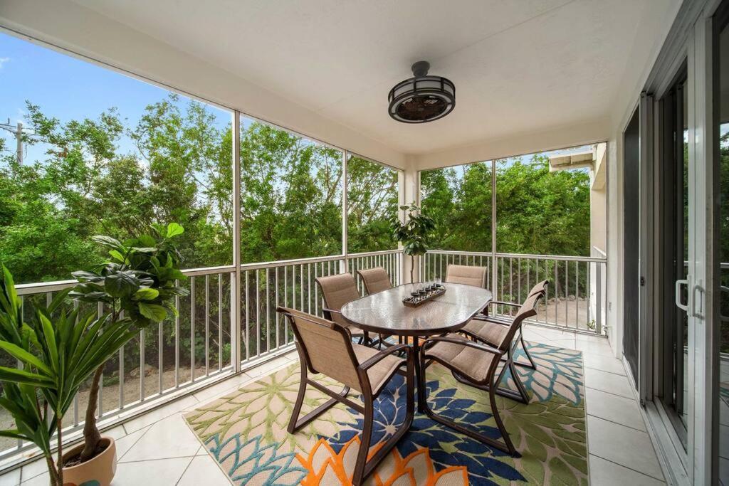 Vacay Vibes-2 Pools, Beach, Pickleball, Coffee Bar, Food Truck