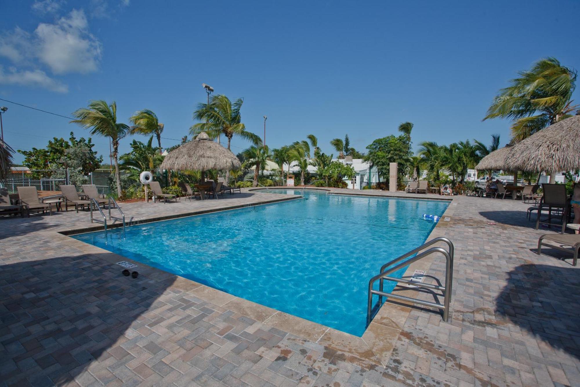 Sunshine Key Rv & Marina Hotel