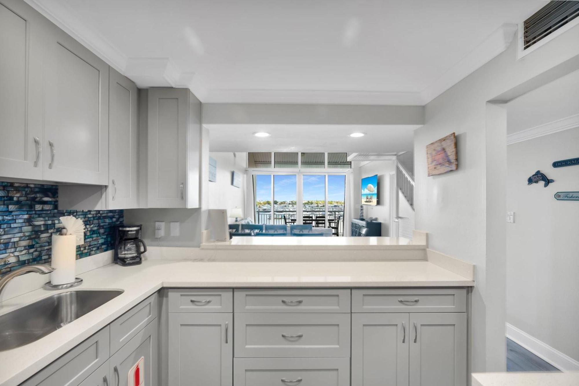 St Kitts - Downtown Waterfront Penthouse Pool Dock Parking Key West