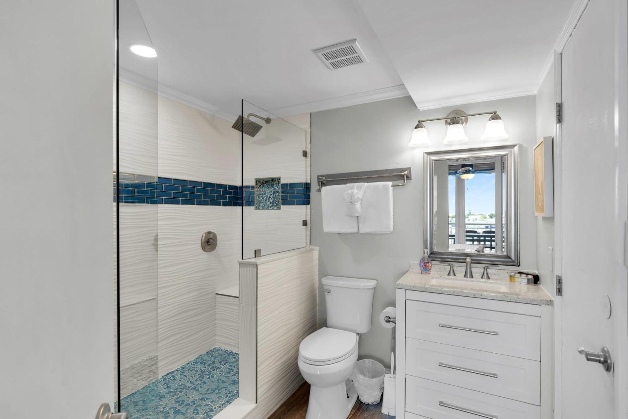 Holiday home St Kitts - Downtown Waterfront Penthouse Pool Dock Parking Key West