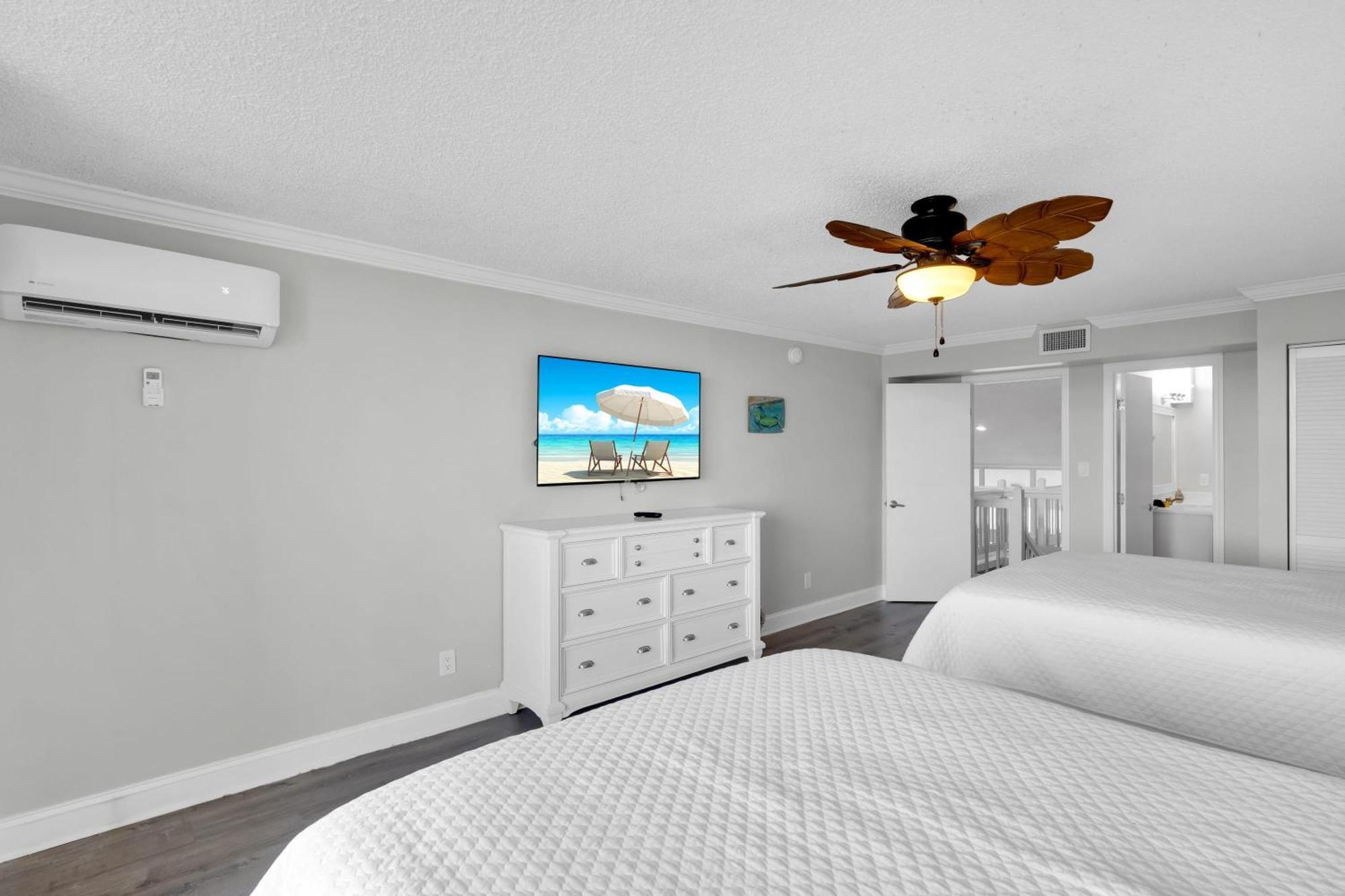 St Kitts - Downtown Waterfront Penthouse Pool Dock Parking Holiday home *