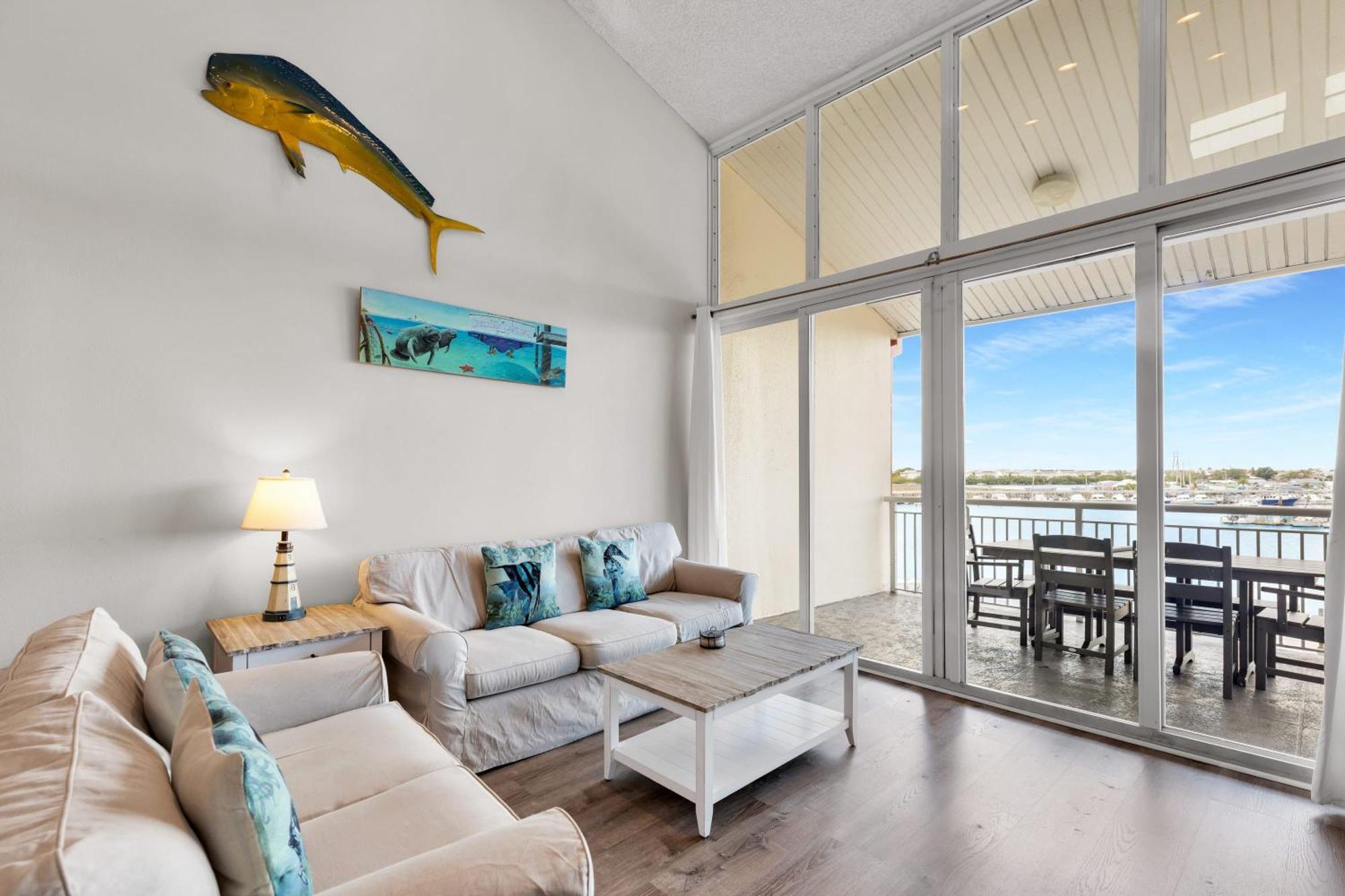 St Kitts - Downtown Waterfront Penthouse Pool Dock Parking Holiday home Key West