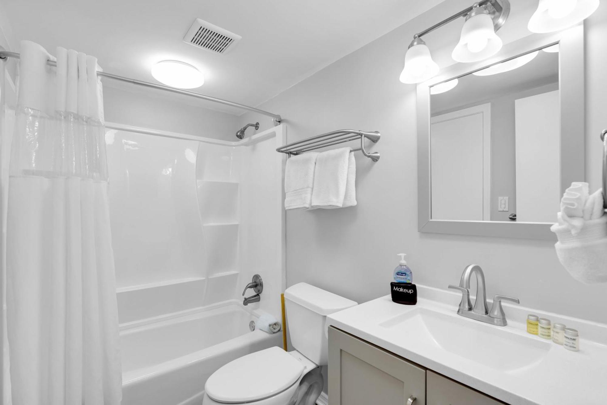 Aruba - Downtown Waterfront 2x2 Dock & Pool Pet-friendly Holiday home Key West