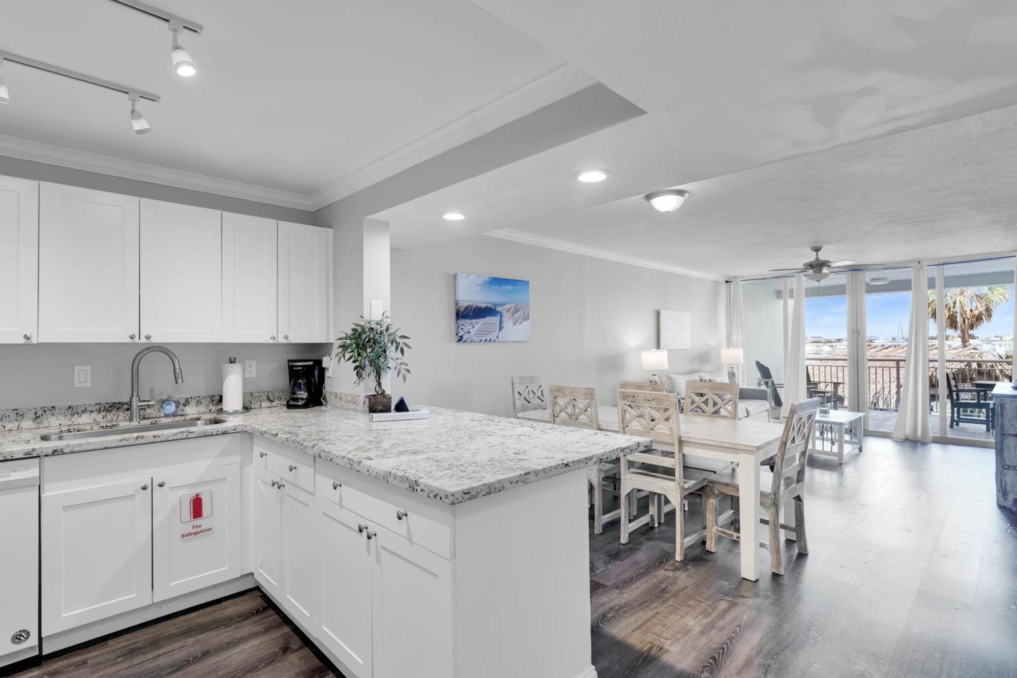 Aruba - Downtown Waterfront 2x2 Dock & Pool Pet-friendly * Key West