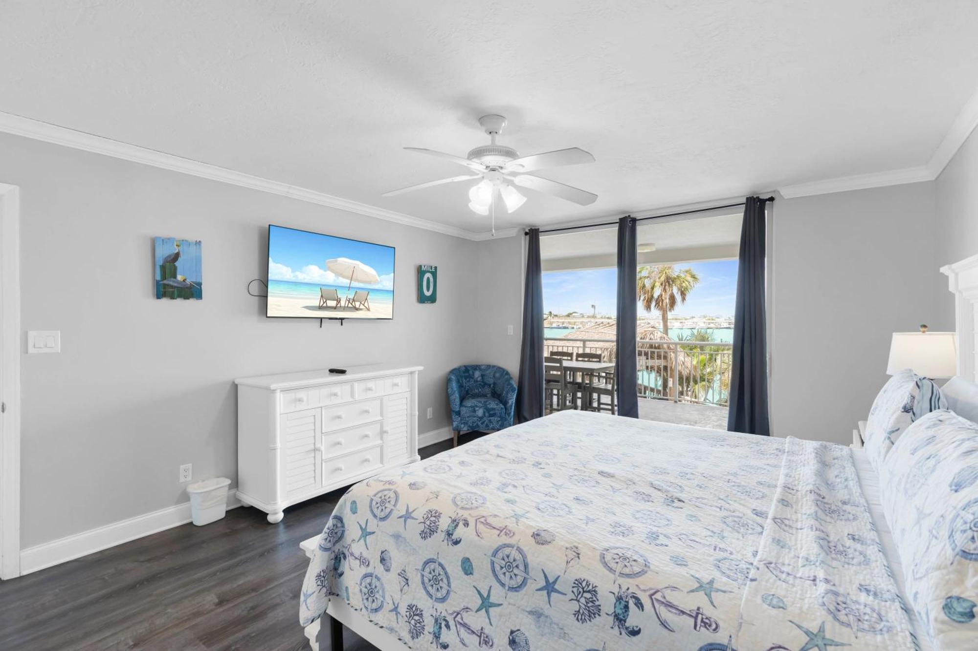 Aruba - Downtown Waterfront 2x2 Dock & Pool Pet-friendly Holiday home *