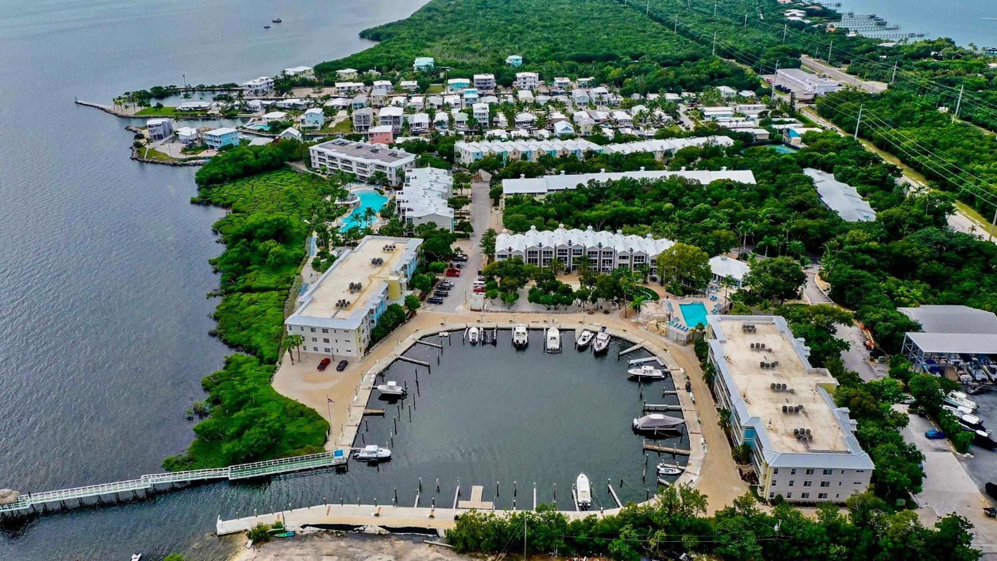 Vacay Vibes-2 Pools, Beach, Pickleball, Coffee Bar, Food Truck * Key Largo