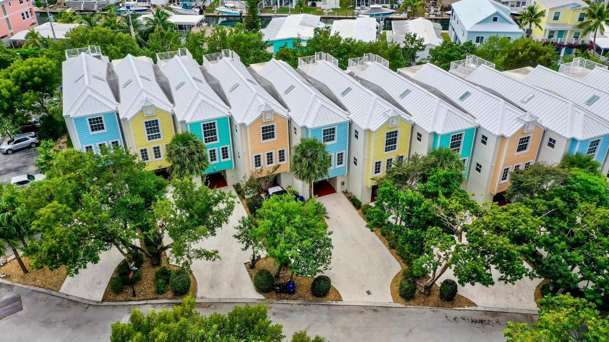 Vacay Vibes-2 Pools, Beach, Pickleball, Coffee Bar, Food Truck Key Largo