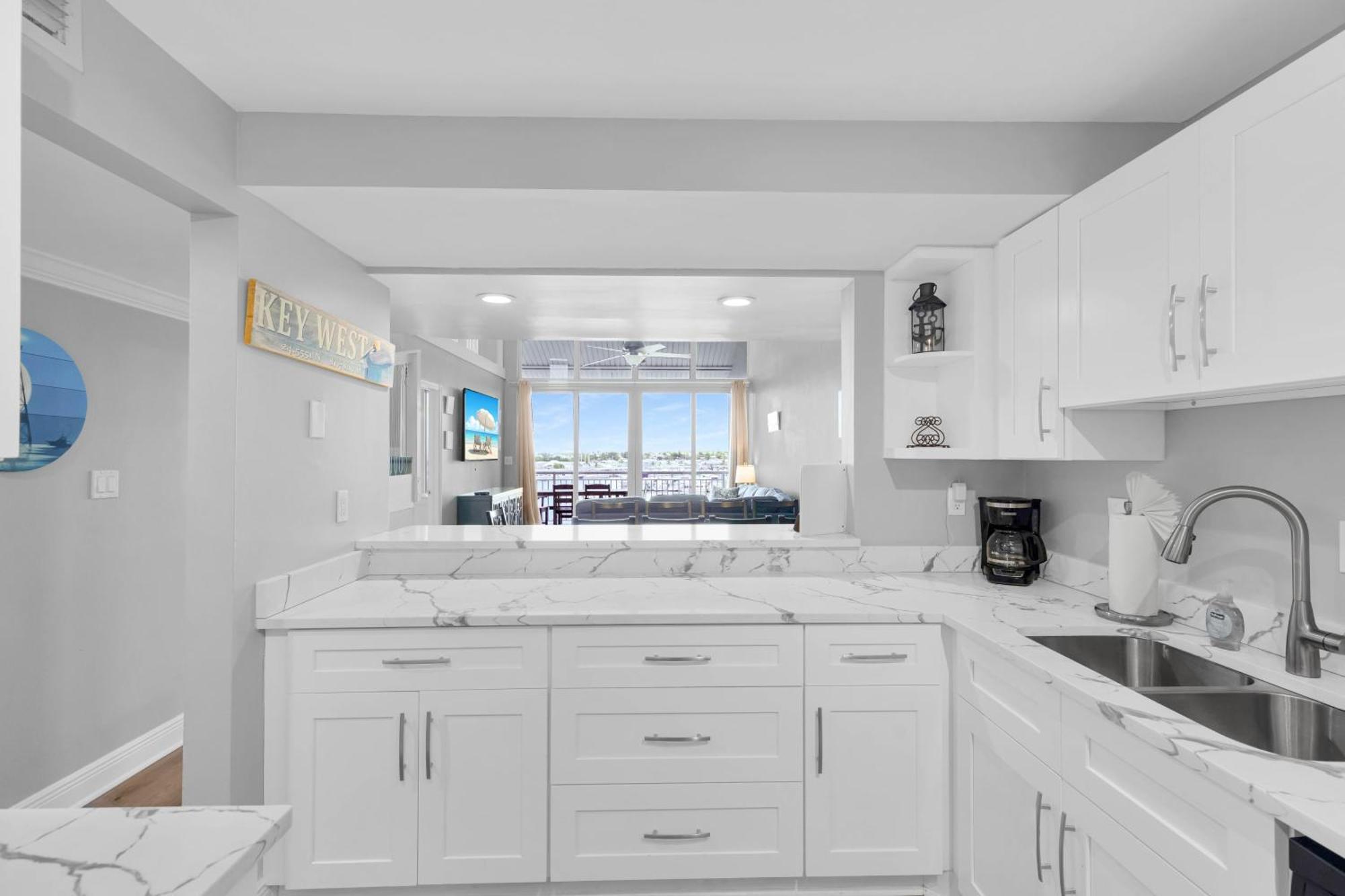 St John - Downtown Waterfront Penthouse Pool Parking Dock *