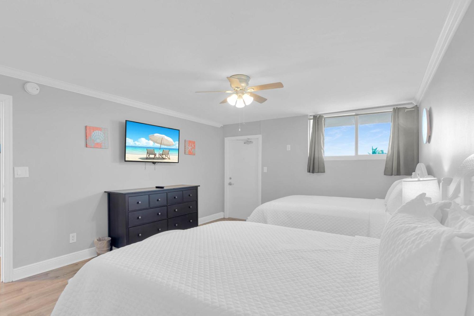 Holiday home St John - Downtown Waterfront Penthouse Pool Parking Dock *